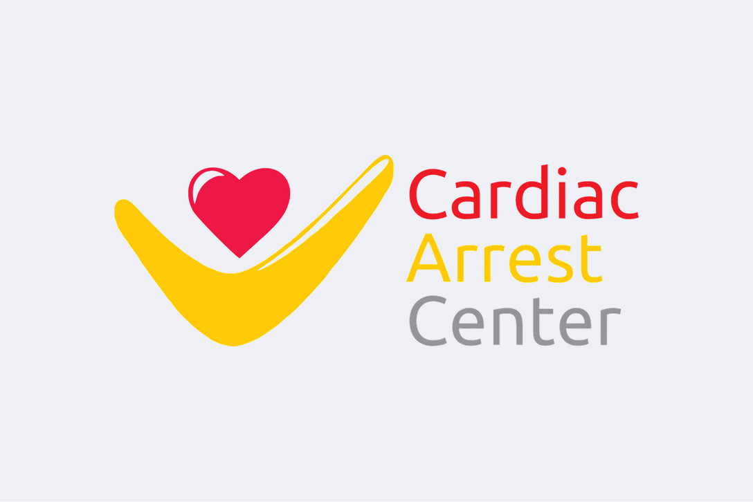 Logo des Cardiac Arrest Centers mit einem roten Herz und gelbem Häkchensymbol.