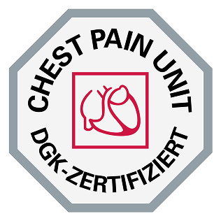 Logo des Zertifikats "Chest Pain Unit" der DKG, mit Herzsymbol und Text.