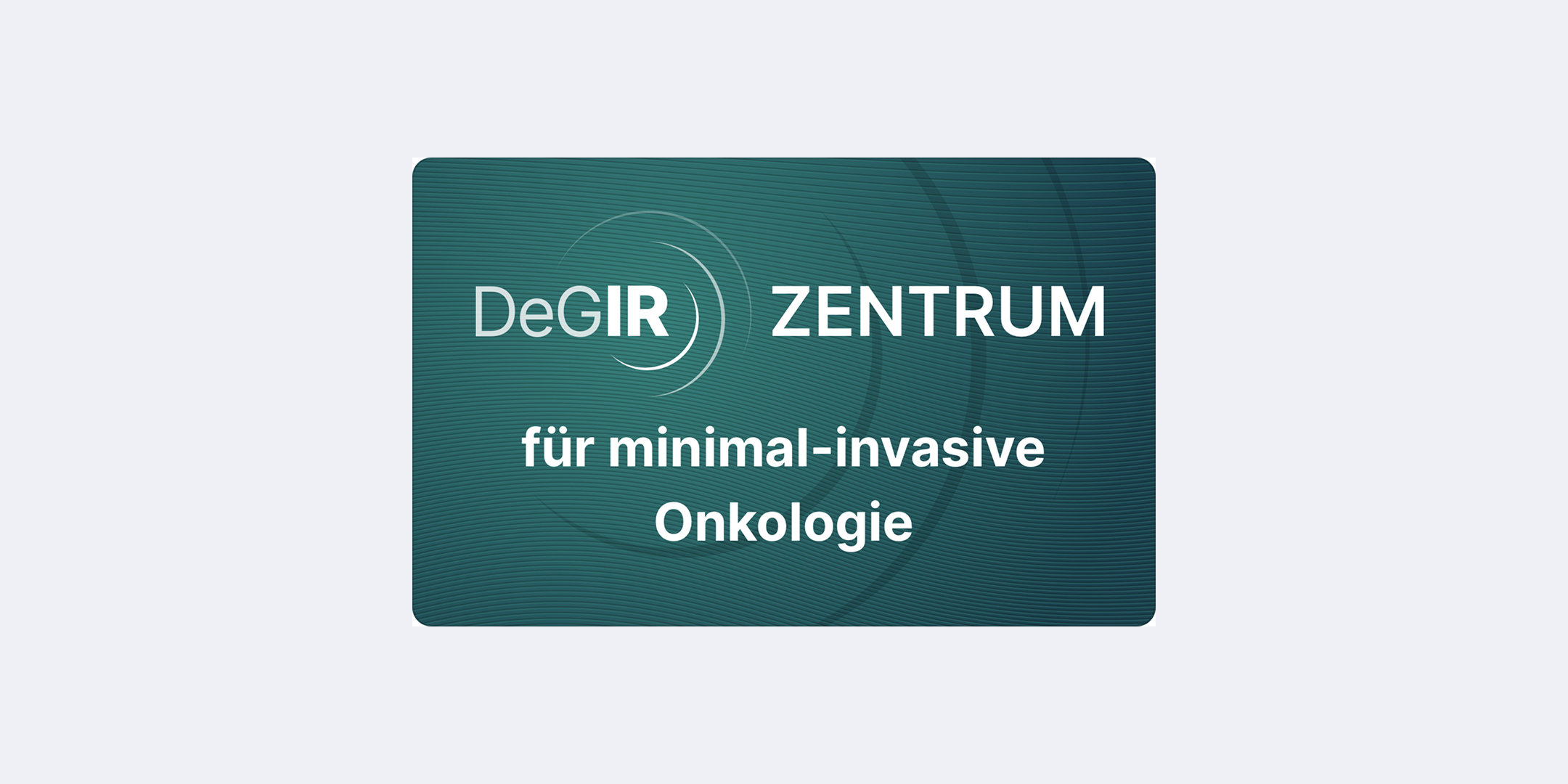 Logo des DeGIR-Zentrums für minimal-invasive Onkologie auf grünem Hintergrund.
