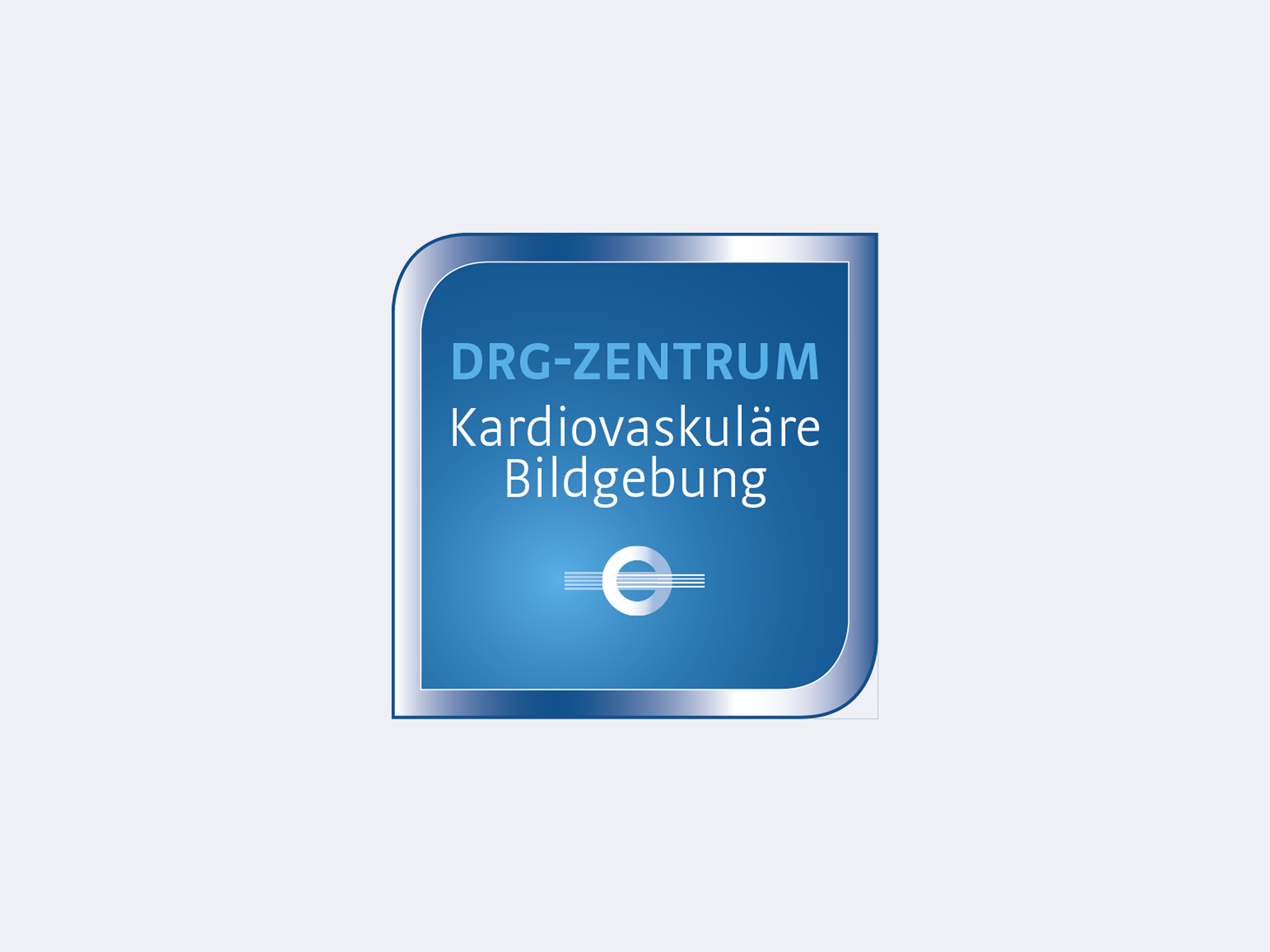 Logo des DRG-Zentrums für kardiovaskuläre Bildgebung in Blau mit silbernem Rahmen.